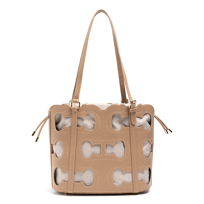 CH Tote Bag Cutout Logo Large  - Luxury Bags No Logo 评论和价格